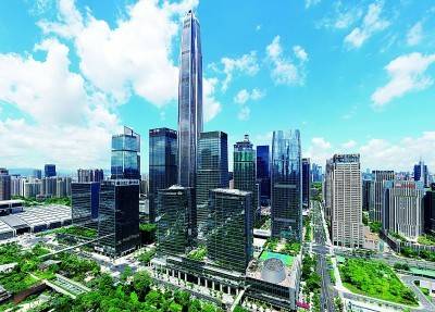 短短几十年，深圳由一个小渔村发展成为充满朝气的现代化城市。李振岐摄/光明图片