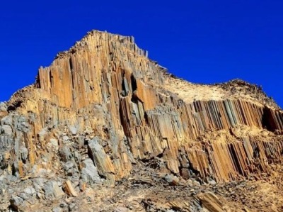 青海发现一处国家级地质遗迹，岩石宛如竖琴一样整齐排列