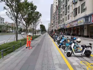 我为群众办实事 | 公常路新增1000余个非机动车车位 新湖街道为群众办实事获好评