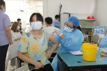 我为群众办实事 疫苗接种“零距离” 玉塘街道开展新冠疫苗进企业活动
