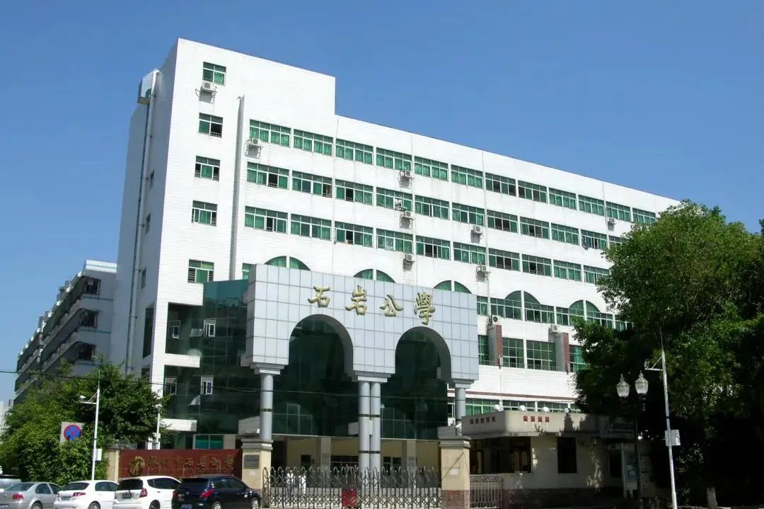 宝安区石岩公学：多元成长通道，启迪多彩未来！