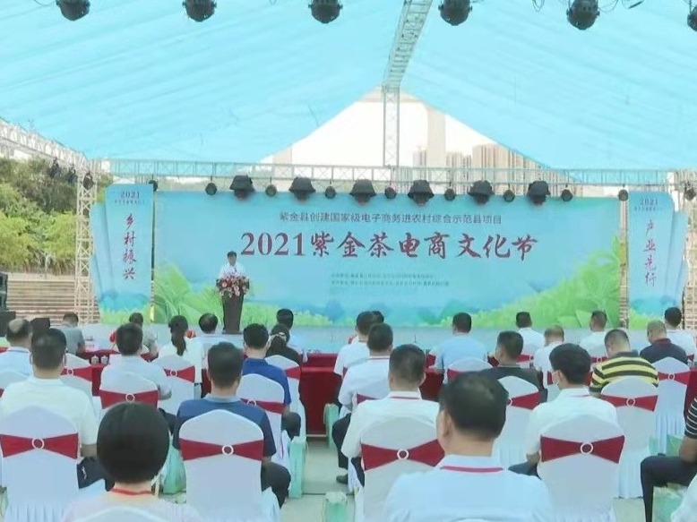 中南财大法学院一副教授专门偷拍女生？当事人被暂停教学工作