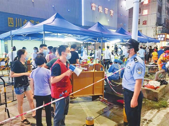龙岗公安分局梧桐派出所所长潘甲雄：“全所上下没有一个人掉链子”