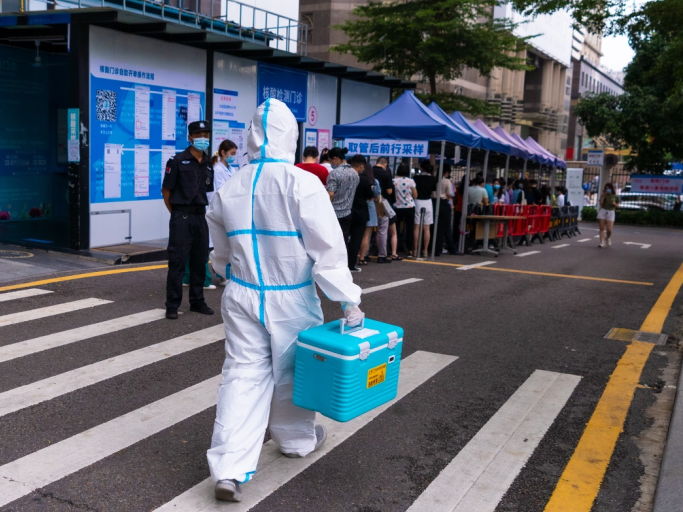 助力深圳抗疫，元戎启行部署自动驾驶车队运送核酸检测样本