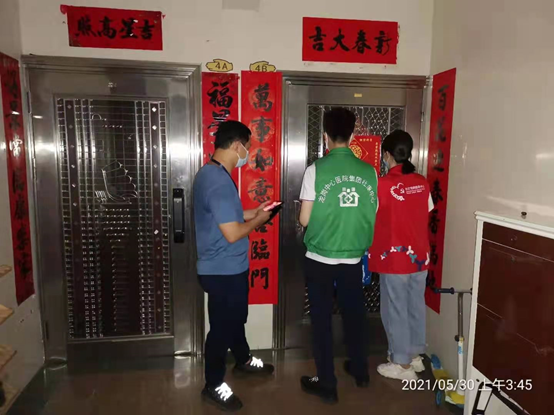 核酸采样工作中那些坚定的身影 龙城街道年轻基层工作人员抗疫一线显担当