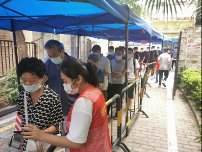 南园街道抗疫进行时！让党旗在防疫一线高高飘扬