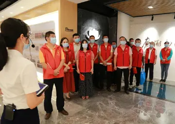 凤凰街道机关第一支部开展“走基地、唱党歌、迎七一”主题党日活动