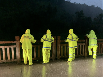 深圳今年首波龙舟水雨势“凶猛”，福城街道三防全员出动排除隐患
