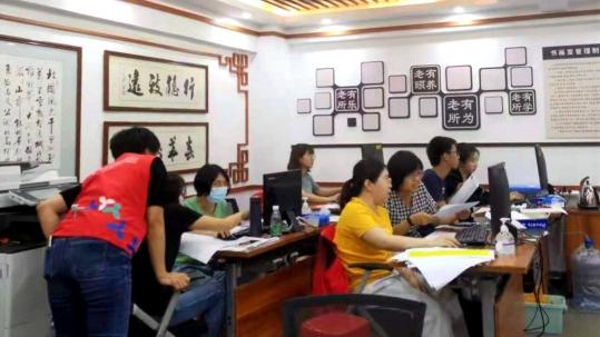 碧眼社区“女子突击队”用心守护，筑牢疫情防线 