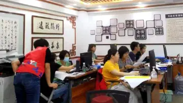 碧眼社区“女子突击队”用心守护，筑牢疫情防线 