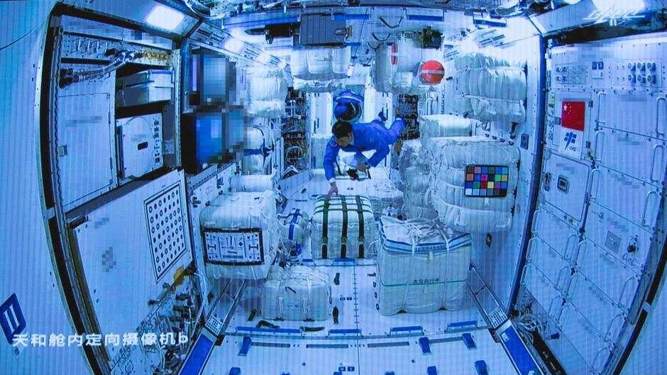 按摩仪、冰箱、体重秤…“太空之家”里面有什么