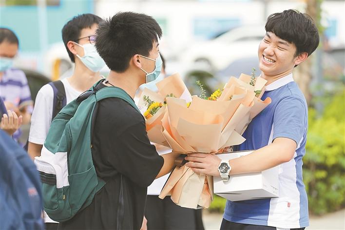 深圳娃高考后准备怎么过？ 旅行、给自己充电……都被安排上了
