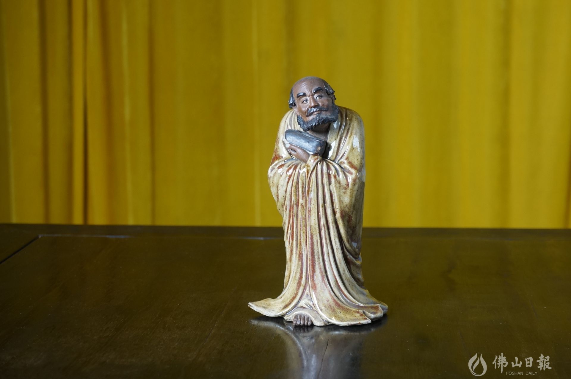 广东石湾陶瓷博物馆馆藏:"温颂龄制"款变釉持履达摩像_读特新闻客户端