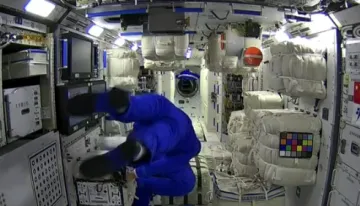 18时48分！历史时刻！中国人首次进入自己的空间站