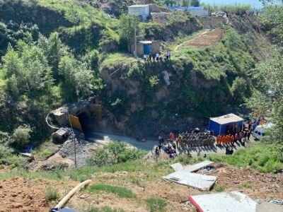 山西代县一铁矿发生透水事故，井下13人被困