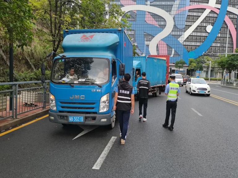 大浪街道大力整治交通环境，提升市民出行品质