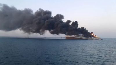 伊朗一海军军舰着火沉没