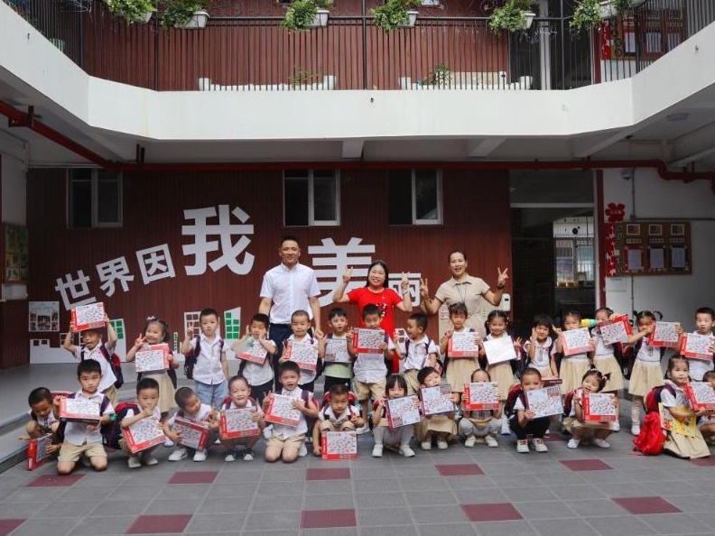 不出社区也能过上特别的“六一” 深圳校园里的儿童节很“圳疫”