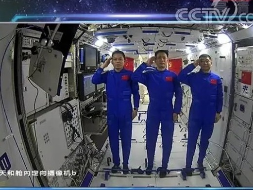 总书记和航天员的天地通话，是如何实现的？