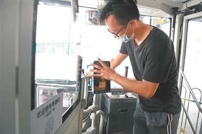 中山公交车“刷卡验码”上线 特殊群体无需再出示粤康码