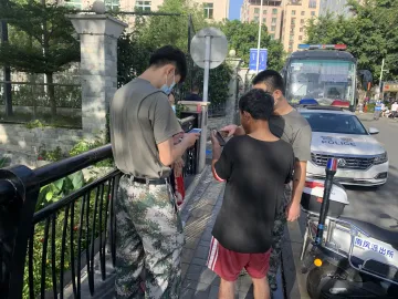 抗“疫”有我！凤凰街道基干民兵参战疫情防控一线阵地