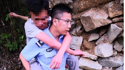 一路背着走！珠海市民山上被昆虫叮咬中毒，民警搜寻救回