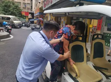 凤凰街道网格抗“疫”先锋队冲锋一线显担当  