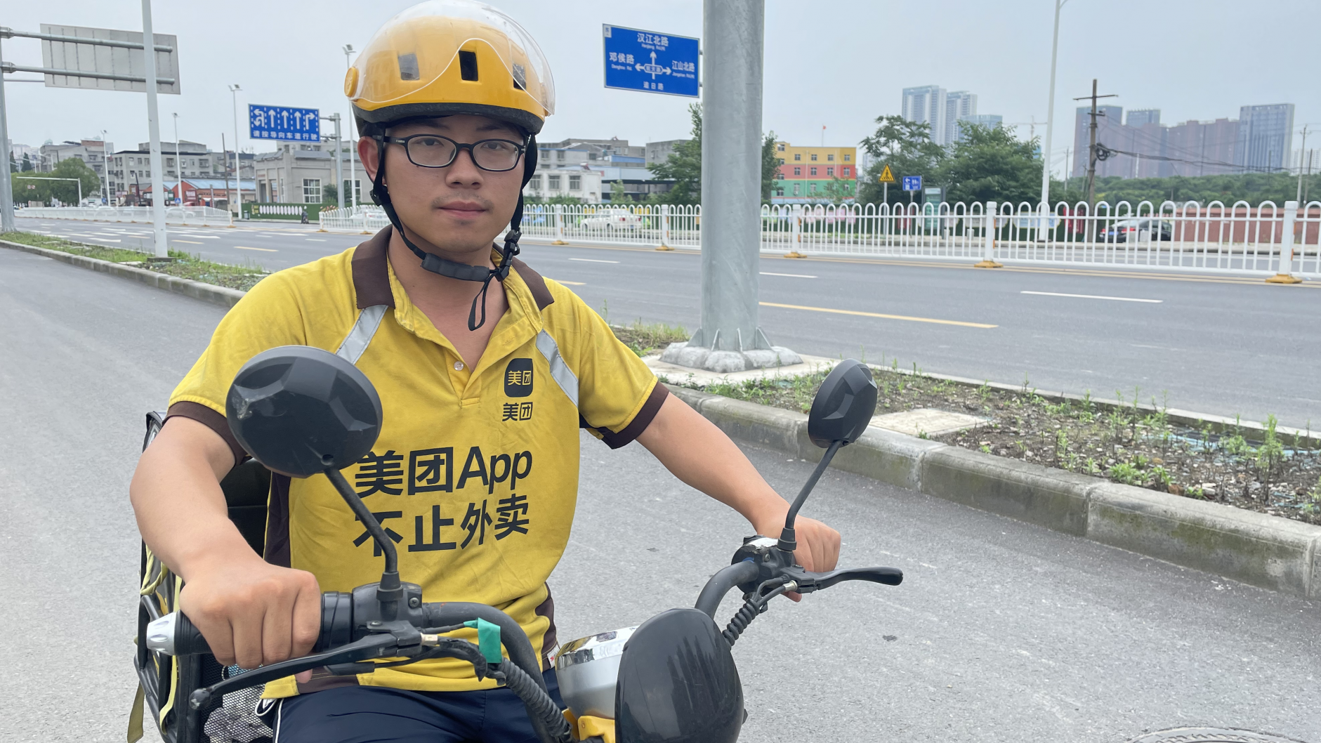 超励志！高考623分外卖小哥查分后淡定送外卖，美团送万元奖励