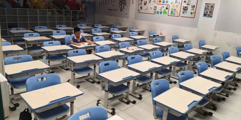 今晨红暴全市停课！但学生已到校，罗湖师生们这样做……