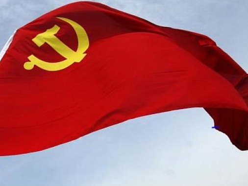 大型文献专题片《敢教日月换新天》第十二集《游子归家》