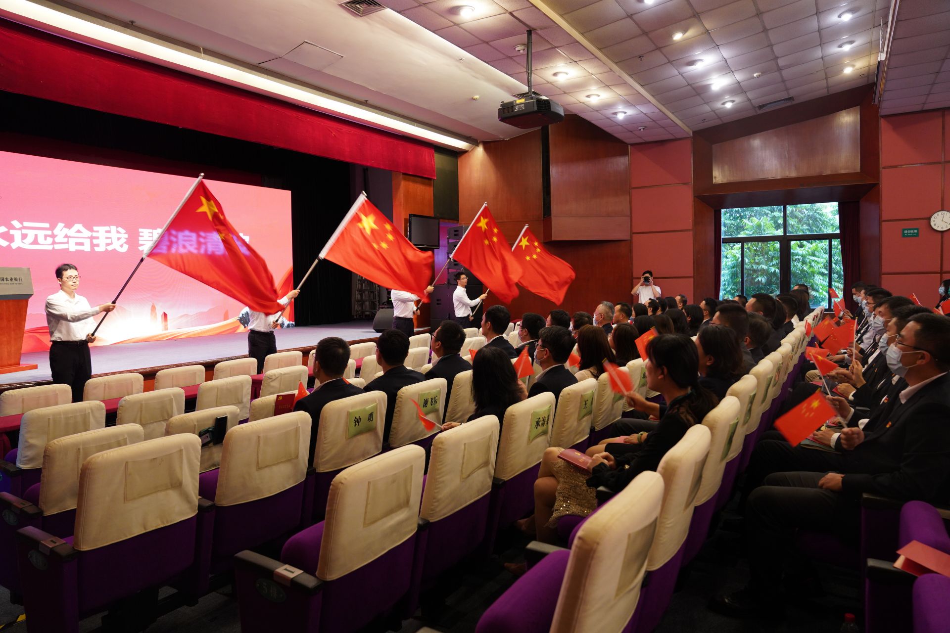 中国农业银行深圳市分行：  立足“五大关键” 以“红色引擎”驱动高质量发展