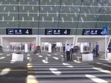 深圳机场：关闭航站楼内所有商铺，开展全方位大规模消杀