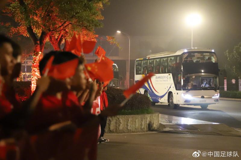 中国足协为国足举办庆功宴，鼓励国脚挺进世界杯