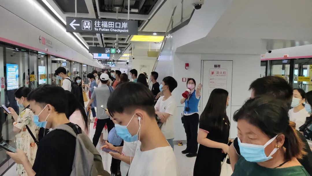 快了！这条地铁线高峰行车间隔压缩，早班车提前！