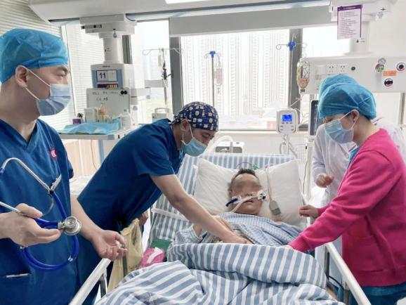 爱车俩月没动长细菌，男子开一趟后多器官功能衰竭