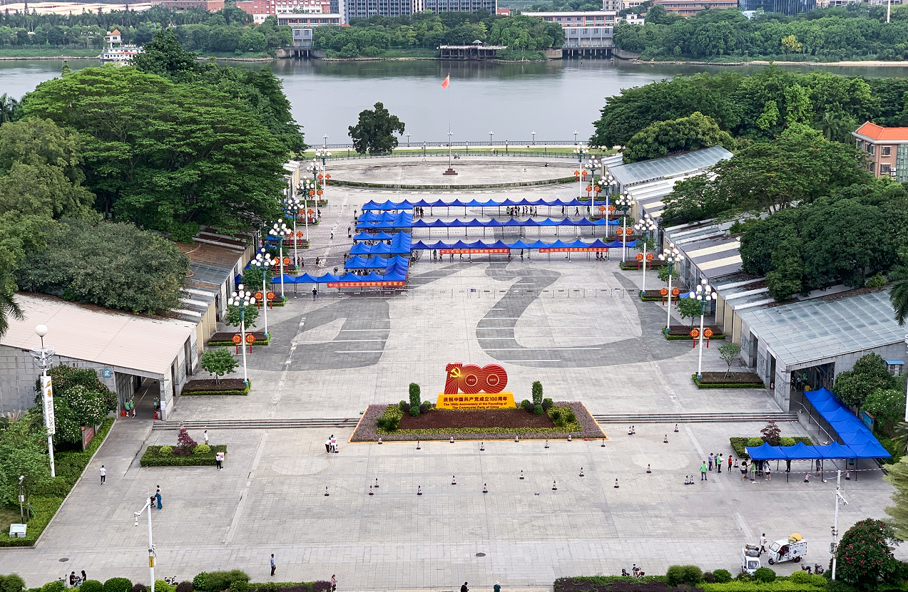 夏至高温与阵雨，东莞市石龙镇全民核酸检测工作有序、暖心