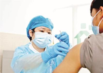 楼村工业区社康护士方小燕：一天打了530针疫苗
