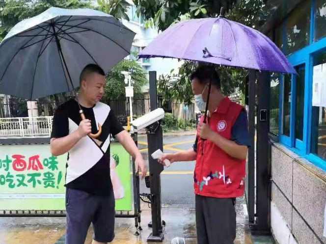 香蜜湖街道香岭社区 | 风雨中的红马甲，香岭战疫风景线