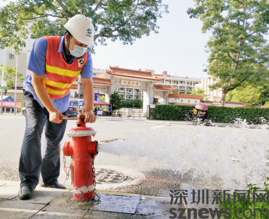 24小时不间断监测水质 ​深水龙岗水务集团多措并举保障高考期间供水安全