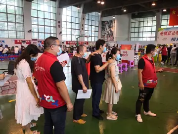 有热度更有温度！公明街道为8名视障人员开通新冠疫苗接种“绿色通道”