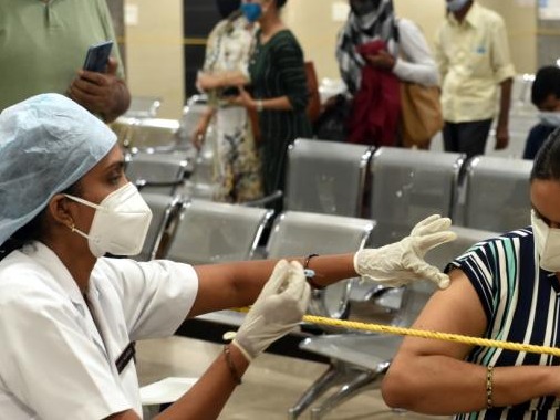 印度授权紧急使用莫德纳新冠疫苗，以加大国内疫苗接种力度