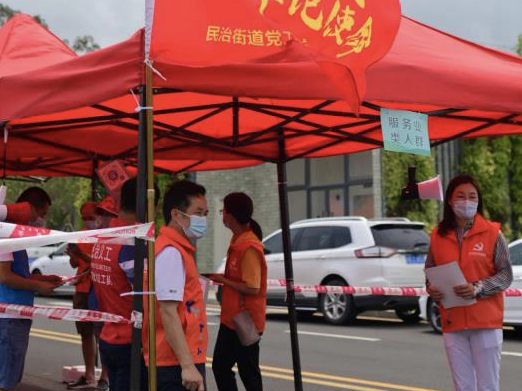以实际行动践行使命担当 民治街道168名机关干部下沉社区一线抗疫
