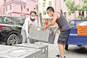 同抗疫 克时艰！福围封控区留守家中居民纷纷为一线防疫人员“加油”