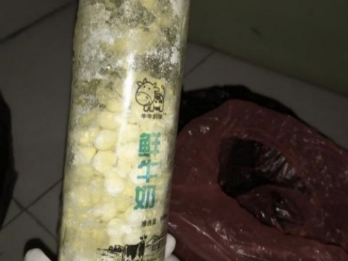 危险！2岁娃往消毒片中倒水，误吸入大量“毒气”后送进ICU
