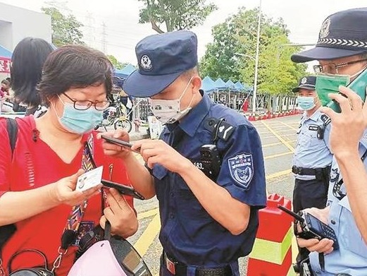 证件丢失，暖心接力！深圳警方把临时身份证交到考生手中仅用17分钟！