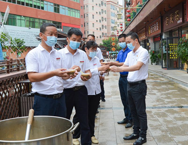 公明红木小镇党总支联合商家共抗疫情  