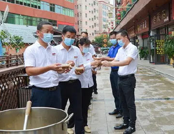 公明红木小镇党总支联合商家共抗疫情  