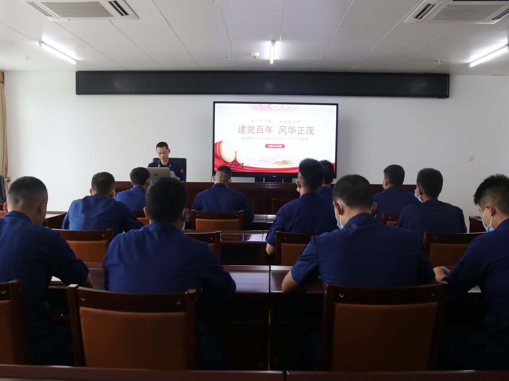 大鹏消防各级党组织书记开展“书记讲党课”活动