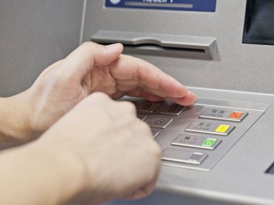 中国银保监会会同央行推动降低ATM跨行取现手续费