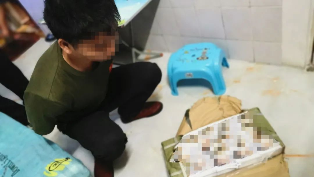 我为群众办实事丨街头抛撒“小卡片”，拘！  
